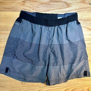 Vuori Kore Shorts - Gray Stiped - Medium